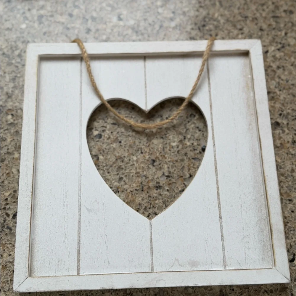 Set of 2 White Heart-Shaped Rustic Picture Frame Accent